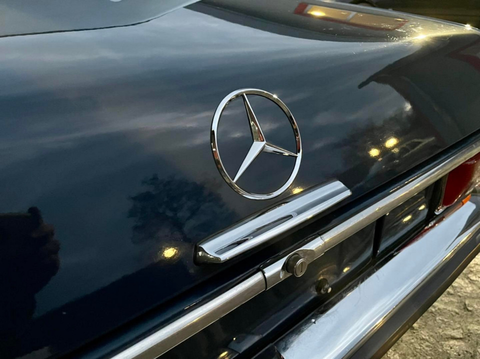 Mercedes-Benz W114 230.6