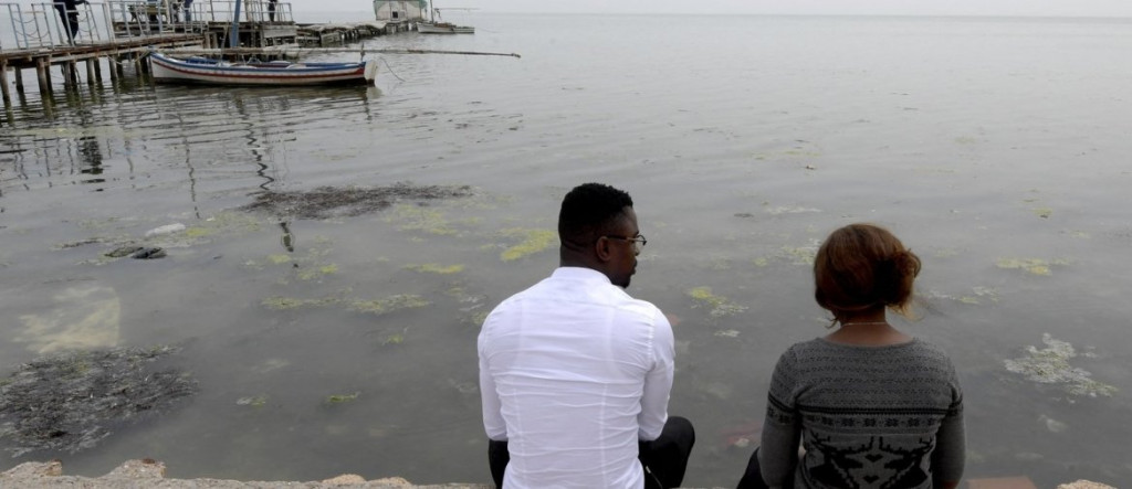 Afričtí migranti doufají, že se z Tuniska dostanou do EU. Unie má naopak zájem na rychlých deportacích.