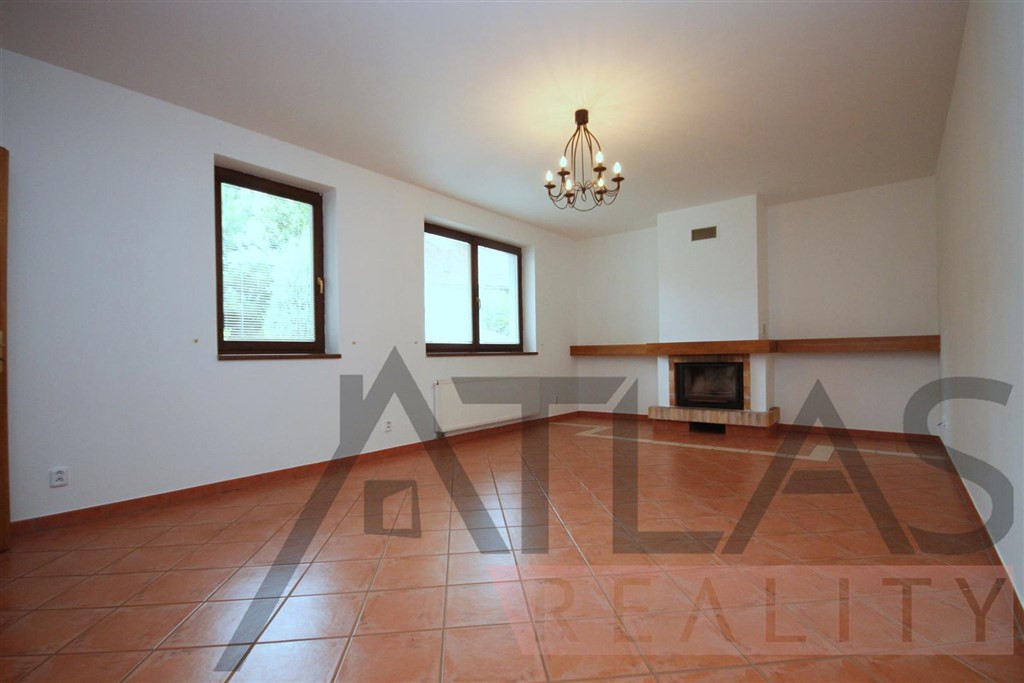 Spacious living room - For Rent: Unfurnished Four-bedroom family home, Prague 6 - Nebušice, close to the ISP Nebusice