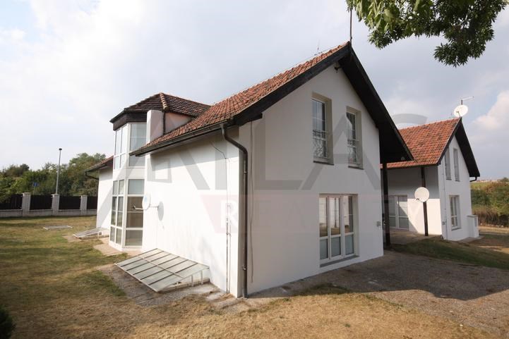 Pronájem nezařízeného domu 6+1 Praha 6 - Nebušice