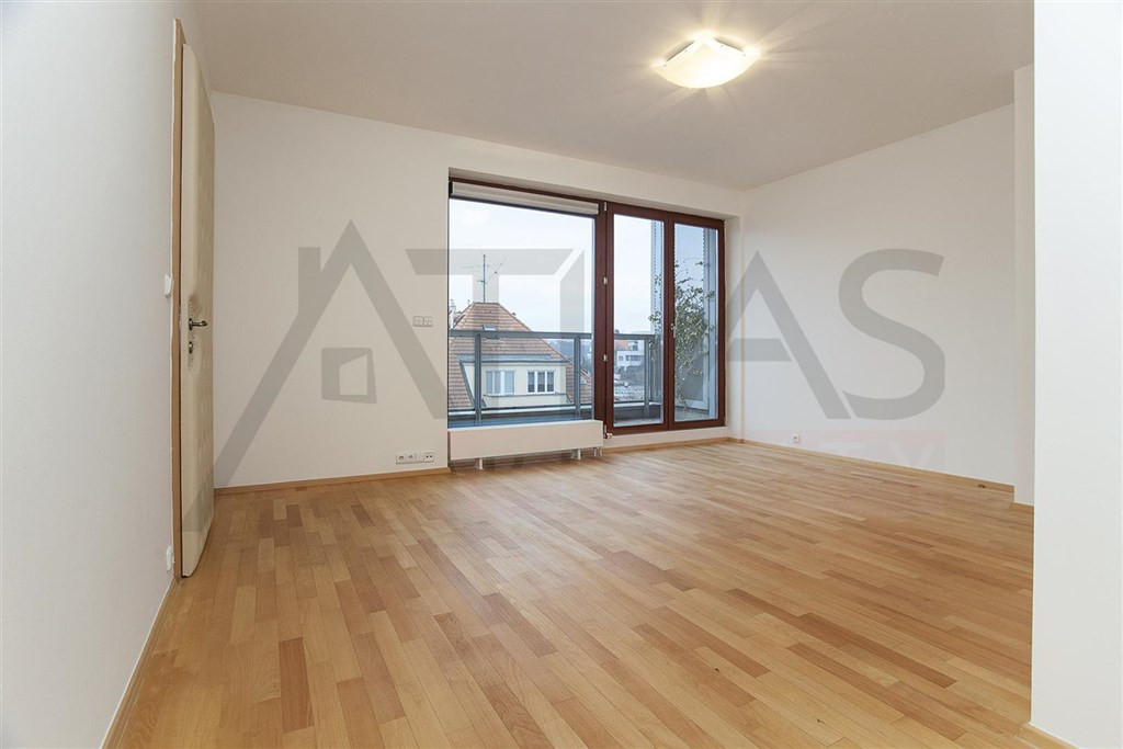 Beautiful living area with great views - Nice Unfurnished Duplex Flat 3+kk, 2 bathrooms, Prague 4, Na dolinách str.