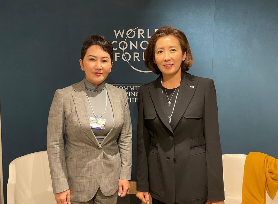 ministryně zahraničních věcí Mongolska B.Battsetseg setkal se zvláštním vyslankyní prezidenta Korejské republiky Na Kyung-wonem