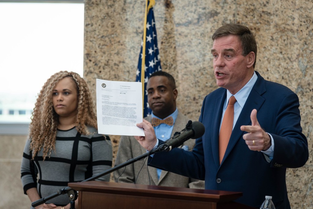 Americký senátor Mark R. Warner 5_o