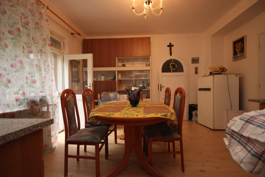 Pronájem nezařízeného/zařízeného mezonetového bytu 3+kk, 138 m2, Praha 2 - Vinohrady, ul. Mánesova