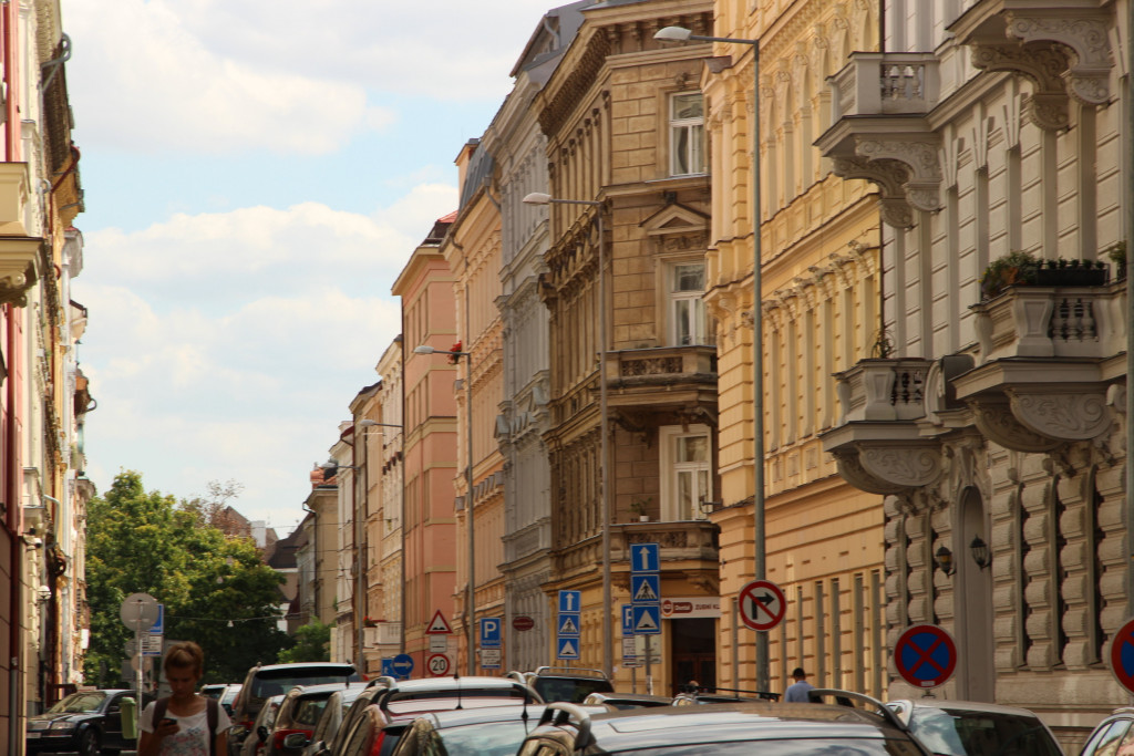 tisíce Venezuelanů demonstrují v ulicích