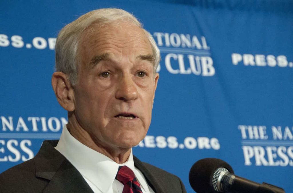 Ron Paul varuje před „nevyhnutelným kolapsem“ americké ekonomiky