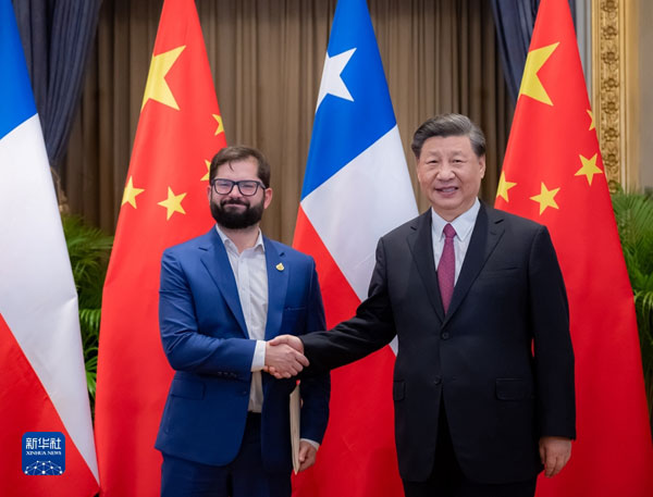 Prezident Si Ťin-pching se setkal s chilským prezidentem Gabrielem Boricem
