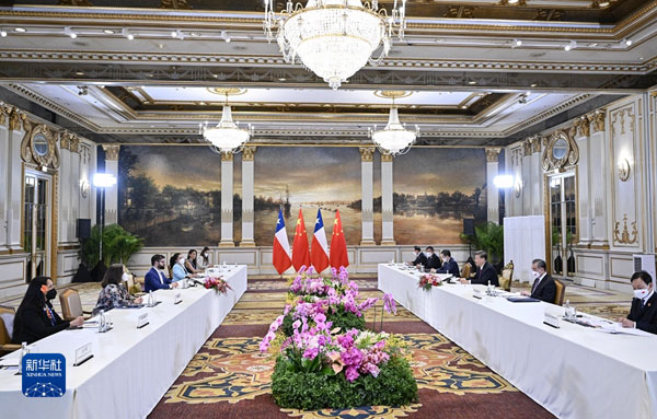 Prezident Si Ťin-pching se setkal s chilským prezidentem Gabrielem Boricem