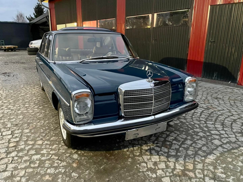 Mercedes-Benz W114 230.6
