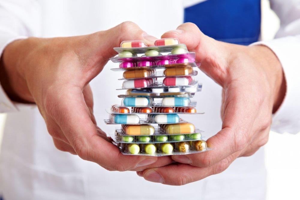 V Německu chybí na 240 druhů léků. Řešením je navrátit výrobu léčivých látek do Evropy